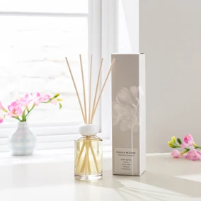 Diffuseur de parfum d'ambiance à tiges avec fleurs séchées