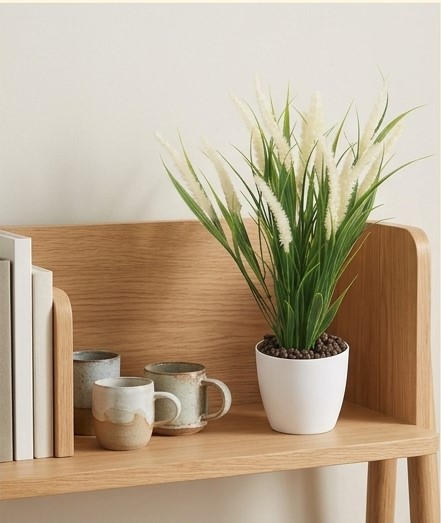 Plante artificielle décorative en pot blanc